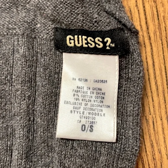 🌷 Guess 🌷 Grey Knit Rhinestone Scarf - Picture 3 of 4